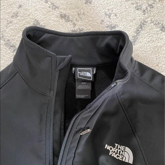 Women’s The North Face Zipup Jacket - Picture 2 of 3